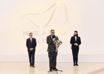 Mehriban Əliyeva Aleksandr Vasilyev Fondunun kolleksiyasından ibarət "Modernizm və moda" sərgisinin açılışında iştirak edib (FOTO)