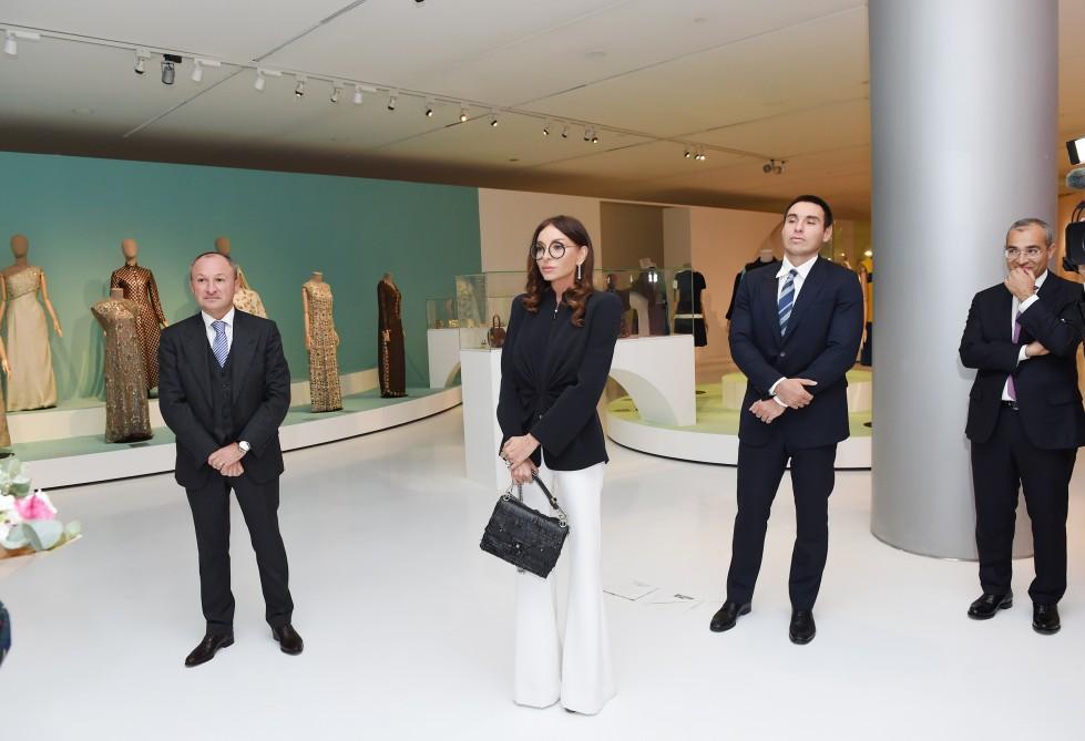 Mehriban Əliyeva Aleksandr Vasilyev Fondunun kolleksiyasından ibarət "Modernizm və moda" sərgisinin açılışında iştirak edib (FOTO)