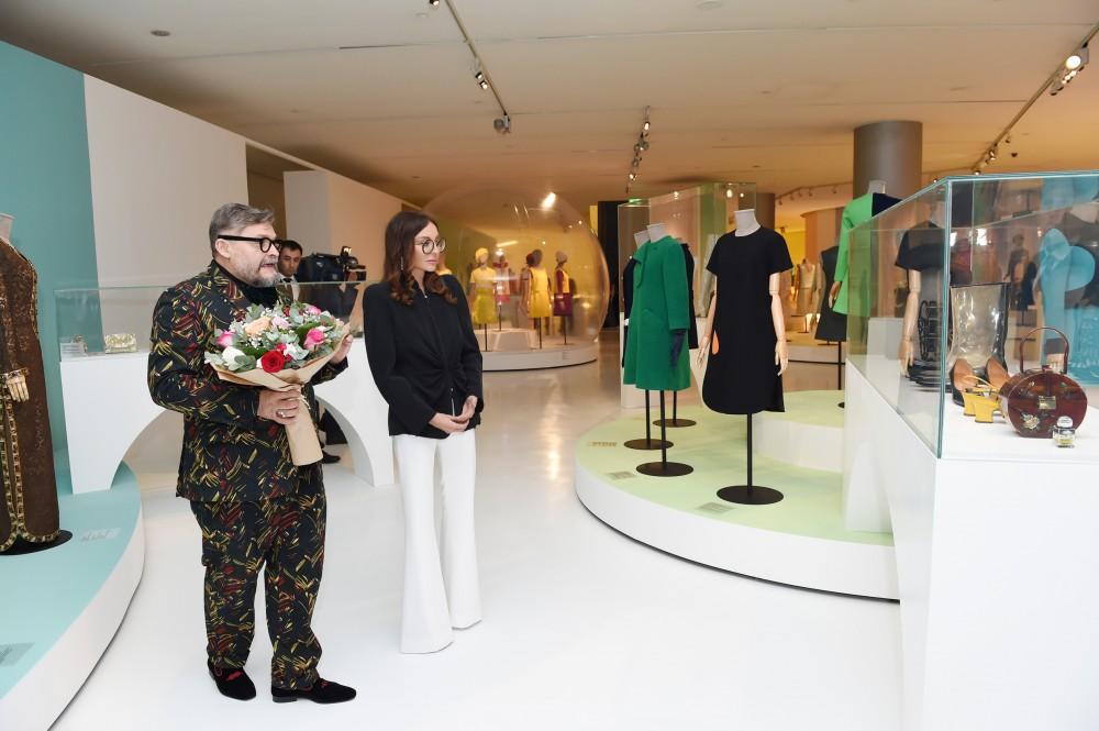 Mehriban Əliyeva Aleksandr Vasilyev Fondunun kolleksiyasından ibarət "Modernizm və moda" sərgisinin açılışında iştirak edib (FOTO)