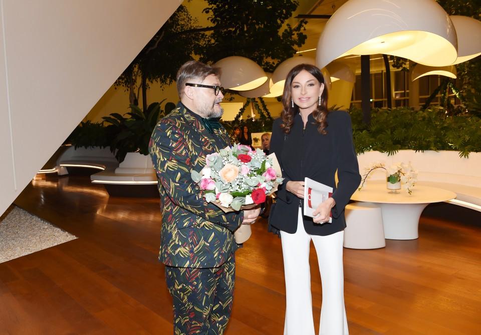 Mehriban Əliyeva Aleksandr Vasilyev Fondunun kolleksiyasından ibarət "Modernizm və moda" sərgisinin açılışında iştirak edib (FOTO)