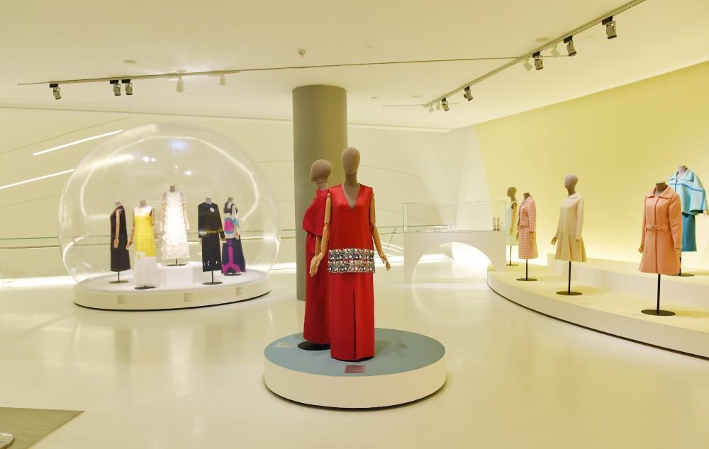 Mehriban Əliyeva Aleksandr Vasilyev Fondunun kolleksiyasından ibarət "Modernizm və moda" sərgisinin açılışında iştirak edib (FOTO)