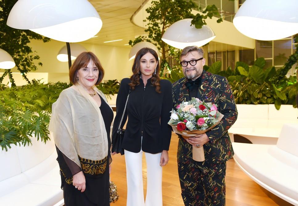 Mehriban Əliyeva Aleksandr Vasilyev Fondunun kolleksiyasından ibarət "Modernizm və moda" sərgisinin açılışında iştirak edib (FOTO)