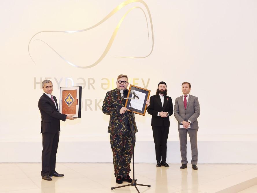 Mehriban Əliyeva Aleksandr Vasilyev Fondunun kolleksiyasından ibarət "Modernizm və moda" sərgisinin açılışında iştirak edib (FOTO)