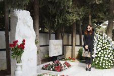 Mehriban Əliyeva görkəmli şərqşünas alim Aida İmanquliyevanın doğum günü münasibətilə məzarını ziyarət edib (FOTO)