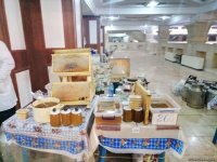 Bakıda bal yarmarkasının iştirakçılarının sayı artıb (FOTO)