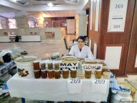 Bakıda bal yarmarkasının iştirakçılarının sayı artıb (FOTO)
