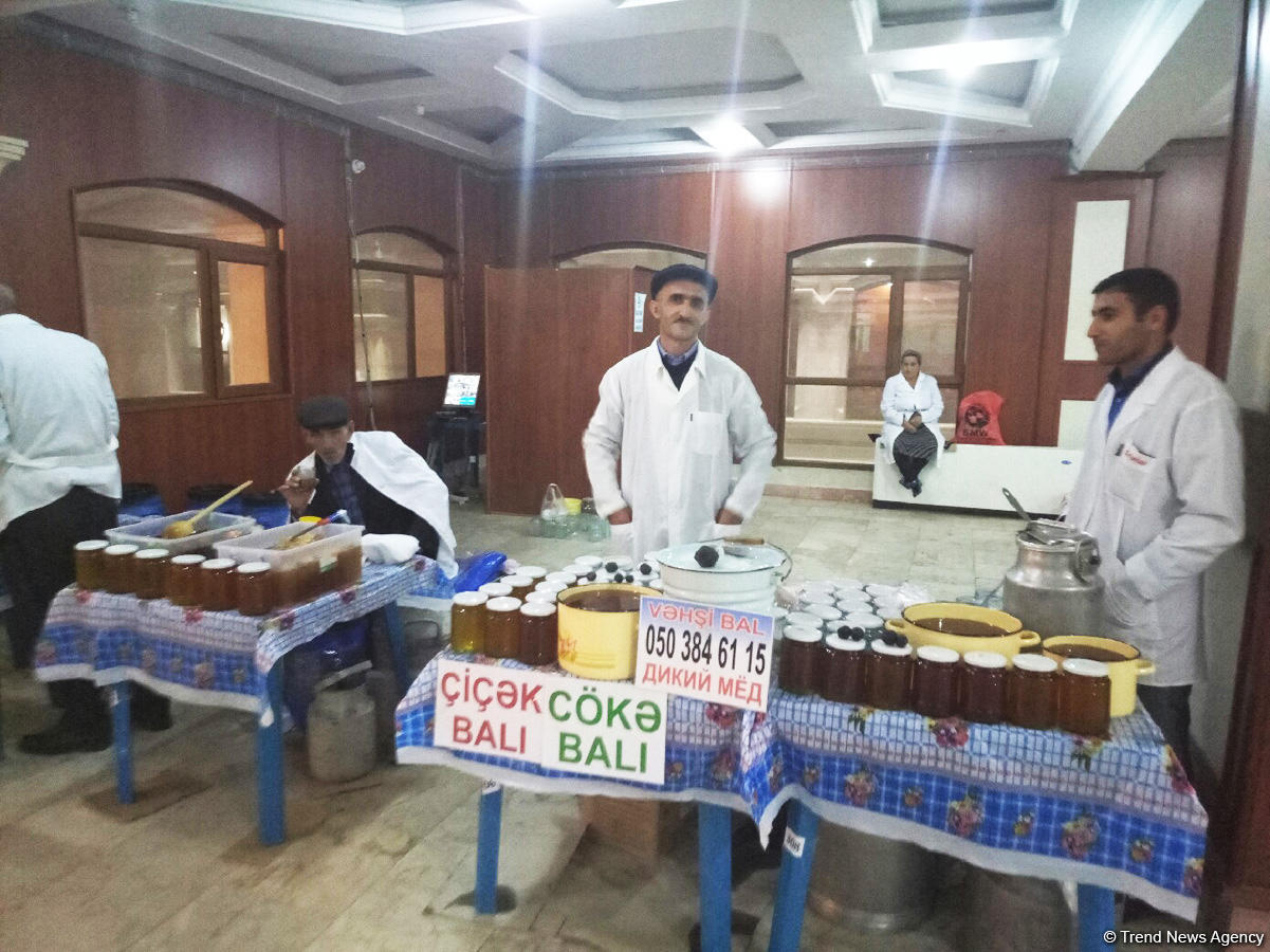 Bakıda bal yarmarkasının iştirakçılarının sayı artıb (FOTO)