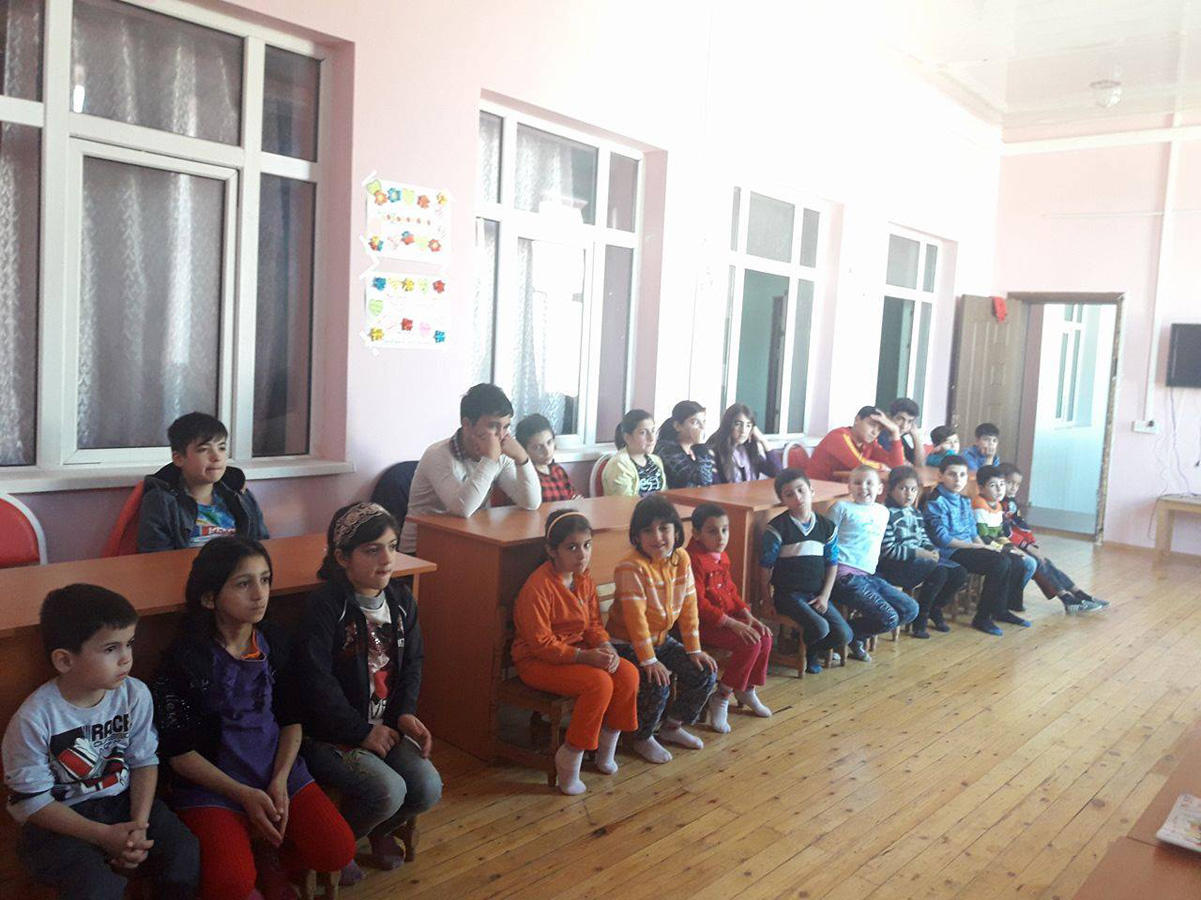 Kitabxana işçiləri “Ümid yeri” uşaq sığınacağının qonağı olub (FOTO)