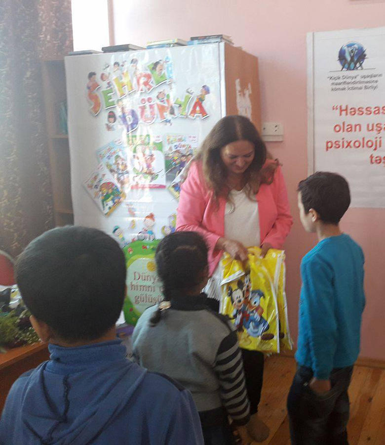 Kitabxana işçiləri “Ümid yeri” uşaq sığınacağının qonağı olub (FOTO)