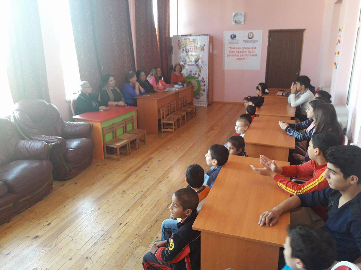 Kitabxana işçiləri “Ümid yeri” uşaq sığınacağının qonağı olub (FOTO)