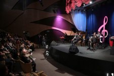 Əməkdar incəsənət xadimi Mobil Babayevin yaradıcılıq gecəsi keçirilib (FOTO)