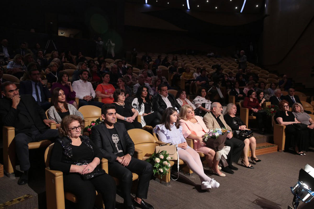 Əməkdar incəsənət xadimi Mobil Babayevin yaradıcılıq gecəsi keçirilib (FOTO)