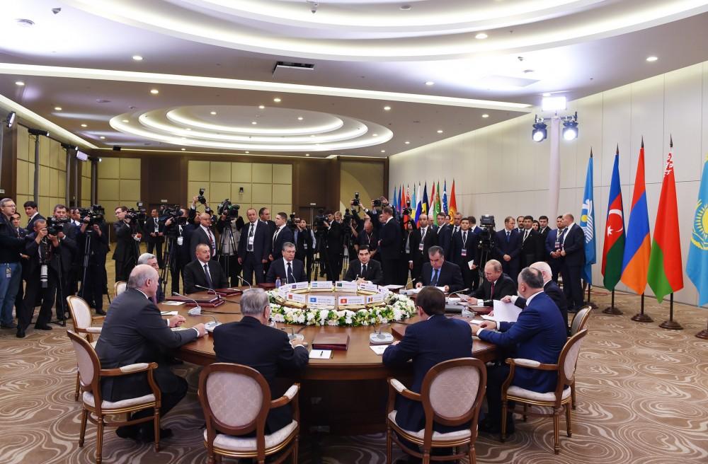 Prezident İlham Əliyev Soçidə MDB Dövlət Başçıları Şurasının məhdud tərkibdə iclasında iştirak edib (YENİLƏNİB-2) (FOTO)