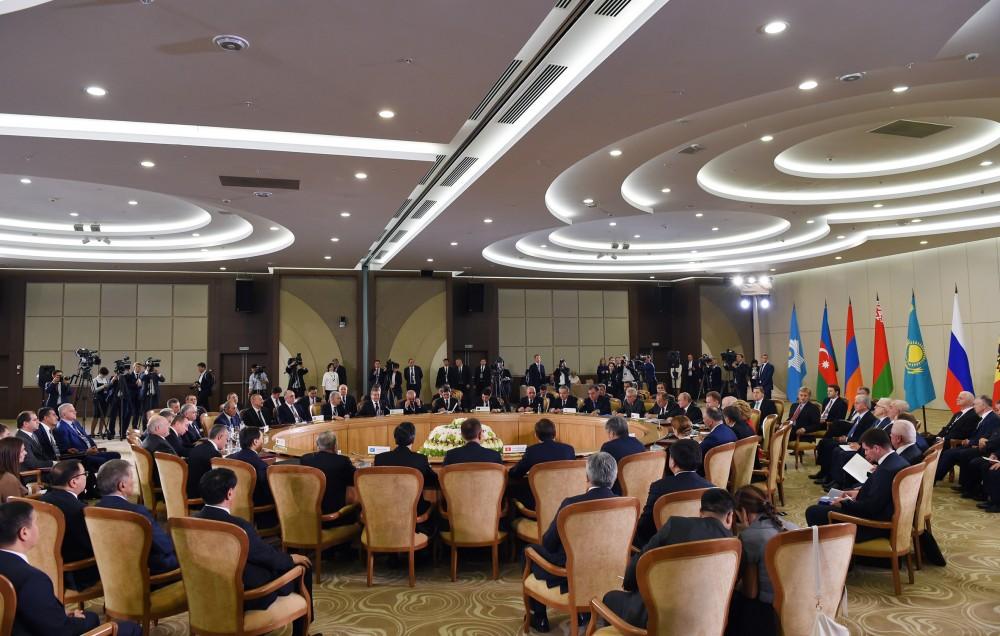 Prezident İlham Əliyev MDB Dövlət Başçıları Şurasının geniş tərkibdə iclasında iştirak edib (YENİLƏNİB) (FOTO)