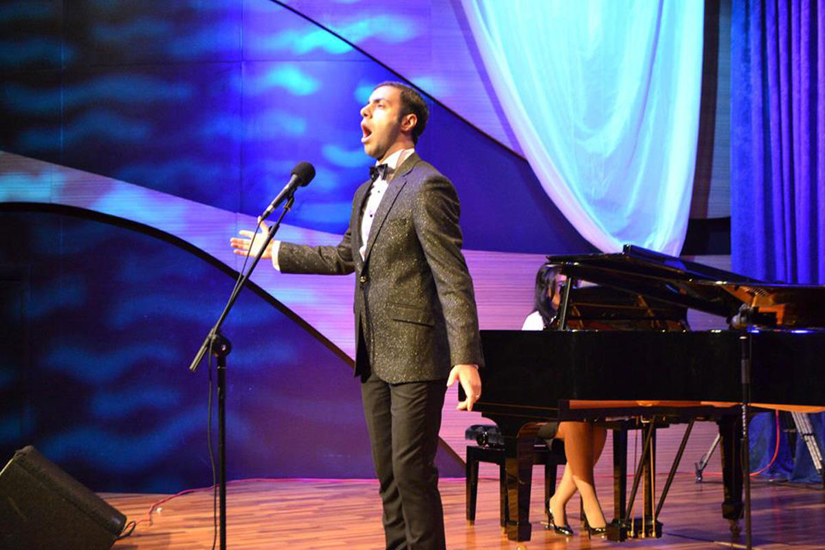 Tanınmış opera müğənnisi Adil Məlikovun xatirəsinə həsr olunmuş konsert keçirilib (FOTO)