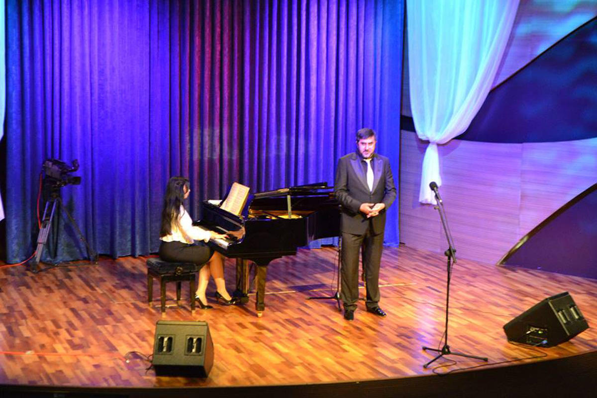 Tanınmış opera müğənnisi Adil Məlikovun xatirəsinə həsr olunmuş konsert keçirilib (FOTO)