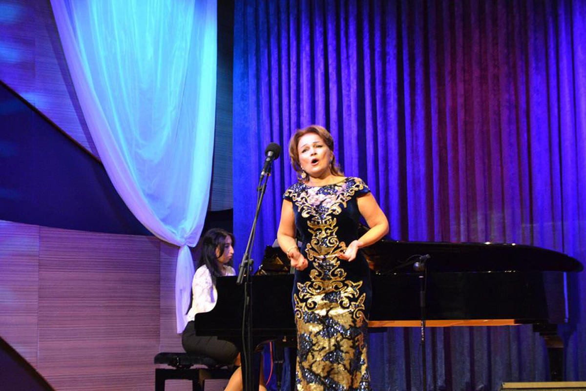 Tanınmış opera müğənnisi Adil Məlikovun xatirəsinə həsr olunmuş konsert keçirilib (FOTO)