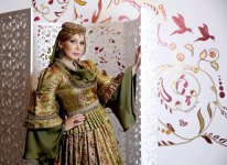 Fəxriyyə Xələfova hind sarisini təqdim edəcək (FOTO)