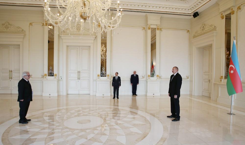 Prezident İlham Əliyev Yunanıstan səfirinin etimadnaməsini qəbul edib (FOTO) (YENİLƏNİB)