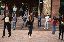 Bakıda "Bollywood Night" gecəsinə həsr olunmuş flaşmob keçirilib (FOTO/VİDEO)