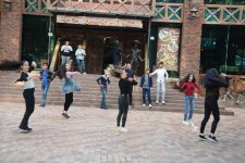 Bakıda "Bollywood Night" gecəsinə həsr olunmuş flaşmob keçirilib (FOTO/VİDEO)