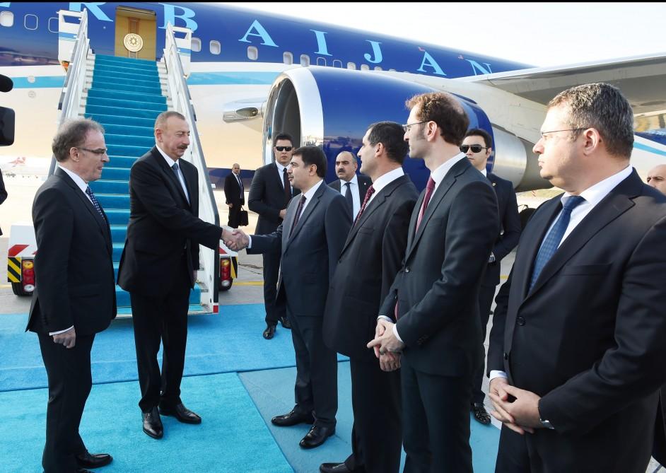Prezident İlham Əliyev Türkiyəyə səfərə gəlib (FOTO)