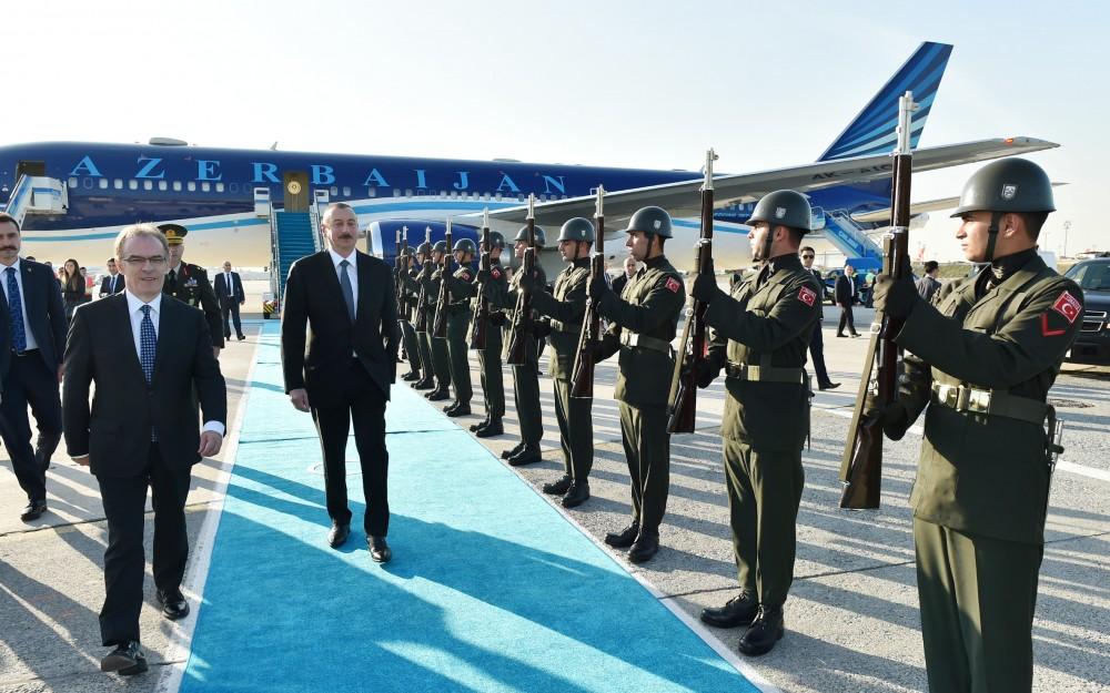 Prezident İlham Əliyev Türkiyəyə səfərə gəlib (FOTO)