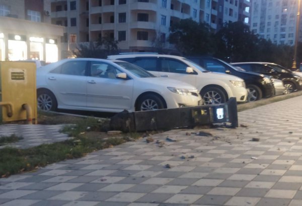 Bakıda parkomatı sındırdılar: "Samaraya bilet lazımdır" (FOTO)