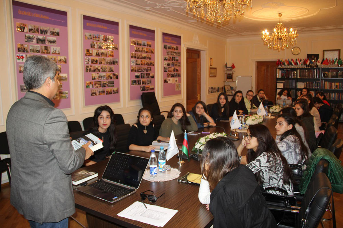 "Gənc jurnalistlər" Klubunda təlimlər başlayıb (FOTO)