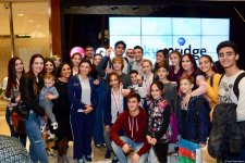 Avropa Çempionatının medalçı akrobatları Bakıya dönüb (FOTO)