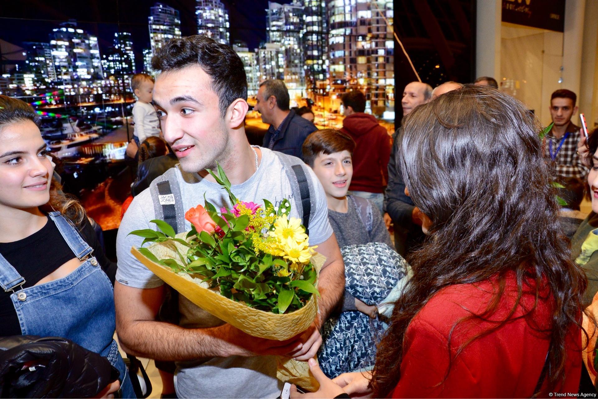 Avropa Çempionatının medalçı akrobatları Bakıya dönüb (FOTO)