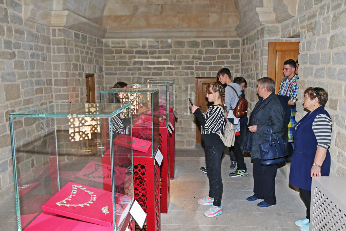 Heydər Əliyev Fondunun dəvəti ilə Moskvanın uşaq evinin sakinləri Azərbaycanda olub (FOTO/VİDEO)