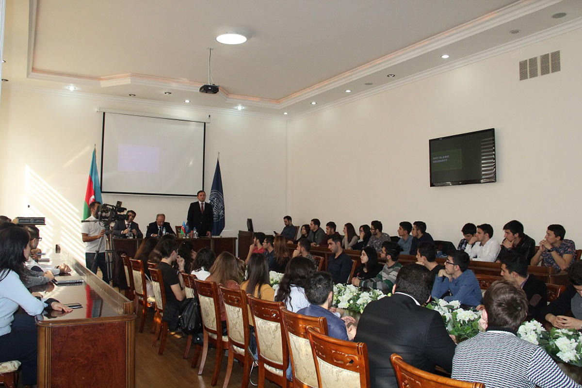 Universitetdə "İslam Həmrəyliyi İli"nə həsr olunan görüş keçirilib (FOTO)