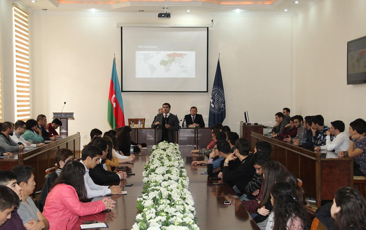 Universitetdə "İslam Həmrəyliyi İli"nə həsr olunan görüş keçirilib (FOTO)