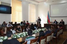 Universitetdə "İslam Həmrəyliyi İli"nə həsr olunan görüş keçirilib (FOTO)