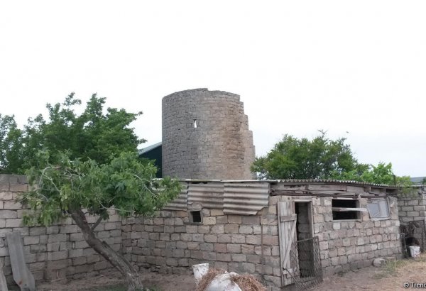 Bilgəhdə qədim qalaya bitişik divar söküləcək (ÖZƏL)