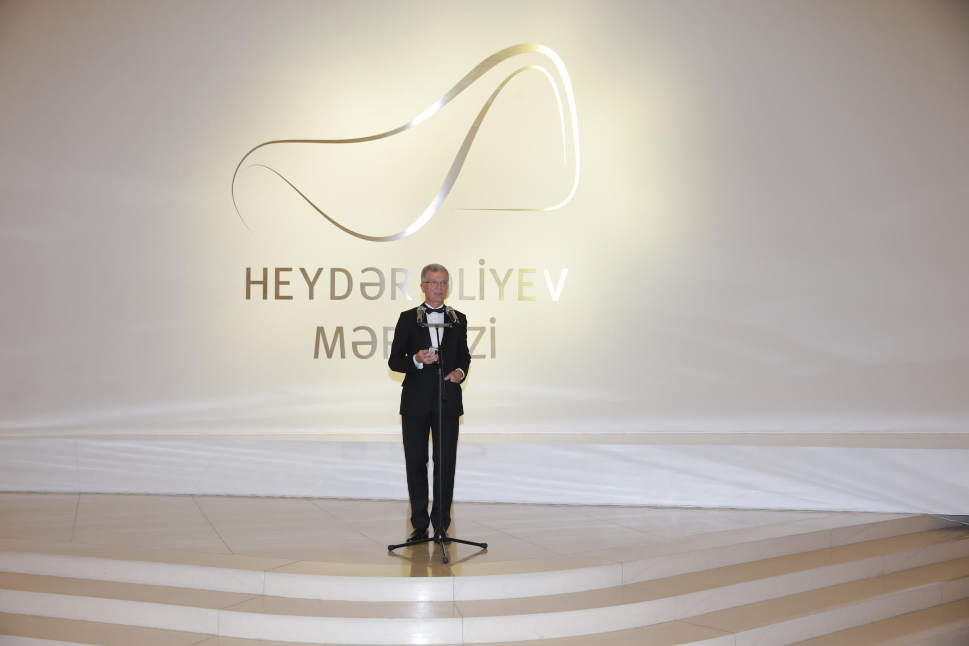 Heydər Əliyev Mərkəzində “İpək Yolu Odisseyi” sərgisinin açılışı olub (FOTO)