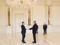 Prezident İlham Əliyev Qvatemala və Avstraliyanın yeni səfirlərinin etimadnamələrini qəbul edib (FOTO) (YENİLƏNİB 2)