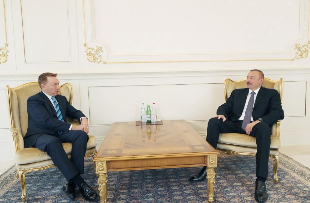 Prezident İlham Əliyev Qvatemala və Avstraliyanın yeni səfirlərinin etimadnamələrini qəbul edib (FOTO) (YENİLƏNİB 2)