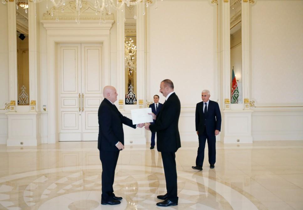 Prezident İlham Əliyev Qvatemala və Avstraliyanın yeni səfirlərinin etimadnamələrini qəbul edib (FOTO) (YENİLƏNİB 2)