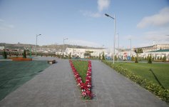 Prezident İlham Əliyev Bakıda yeni istifadəyə verilən idman və istirahət parkında yaradılan şəraitlə tanış olub  (YENİLƏNİB) (FOTO)