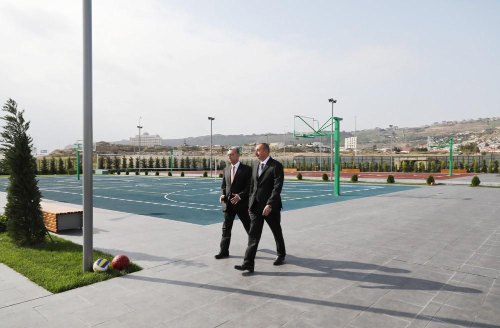 Prezident İlham Əliyev Bakıda yeni istifadəyə verilən idman və istirahət parkında yaradılan şəraitlə tanış olub  (YENİLƏNİB) (FOTO)