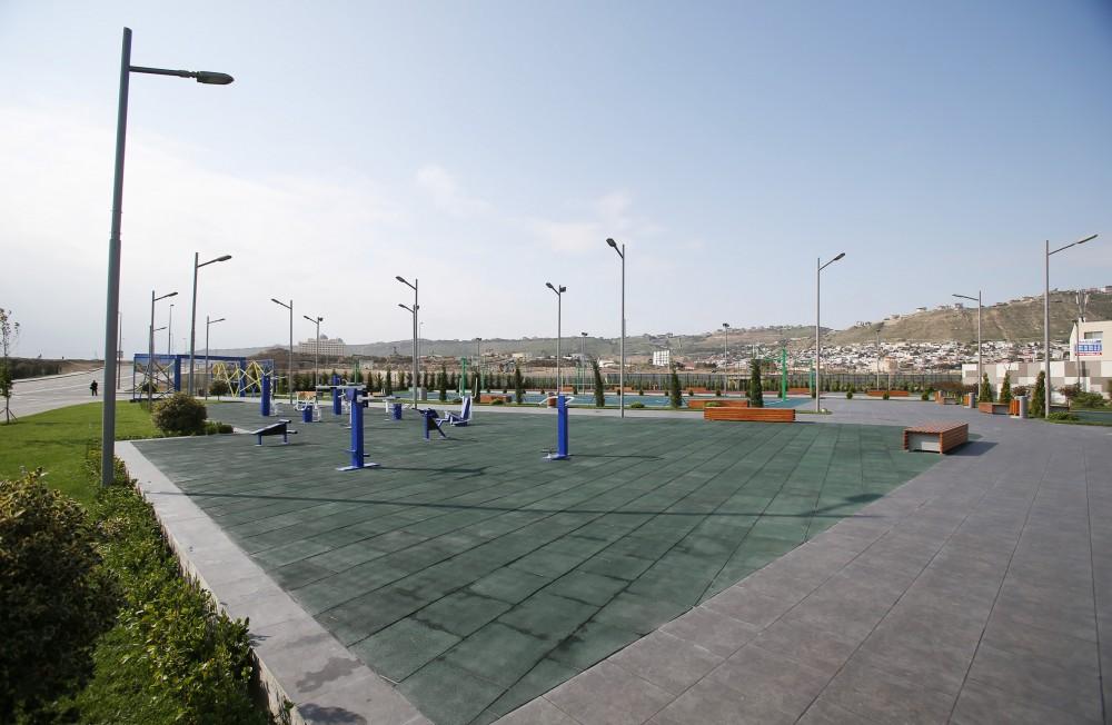 Prezident İlham Əliyev Bakıda yeni istifadəyə verilən idman və istirahət parkında yaradılan şəraitlə tanış olub  (YENİLƏNİB) (FOTO)