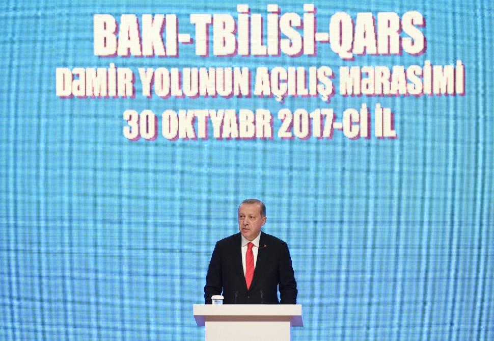 Prezident İlham Əliyev və birinci xanım Bakı-Tbilisi-Qars dəmir yolunun açılış mərasimində iştirak ediblər (FOTO) (YENİLƏNİB-3)