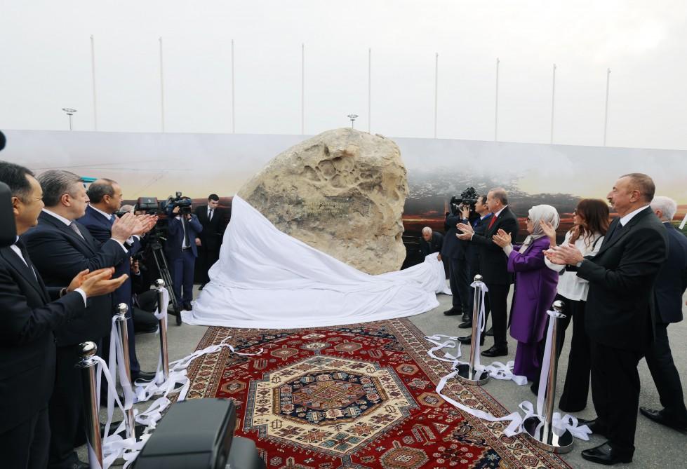 Prezident İlham Əliyev və birinci xanım Bakı-Tbilisi-Qars dəmir yolunun açılış mərasimində iştirak ediblər (FOTO) (YENİLƏNİB-3)