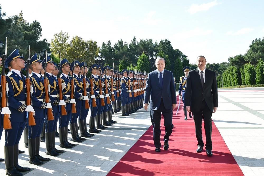 Türkiyə Prezidenti Rəcəb Tayyib Ərdoğanın rəsmi qarşılanma mərasimi olub (FOTO)