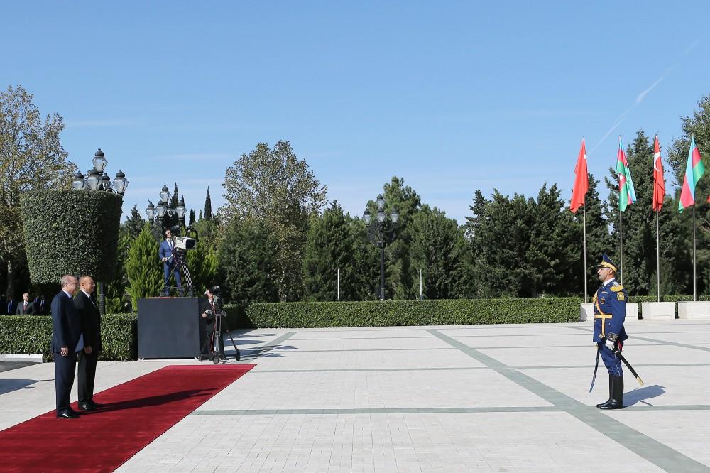 Türkiyə Prezidenti Rəcəb Tayyib Ərdoğanın rəsmi qarşılanma mərasimi olub (FOTO)