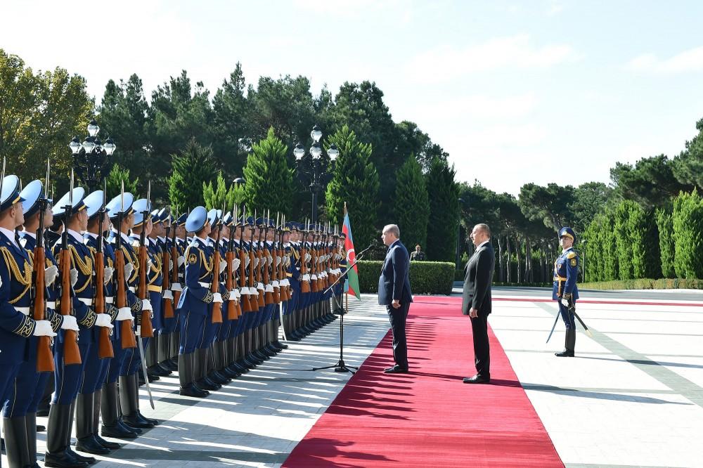 Türkiyə Prezidenti Rəcəb Tayyib Ərdoğanın rəsmi qarşılanma mərasimi olub (FOTO)