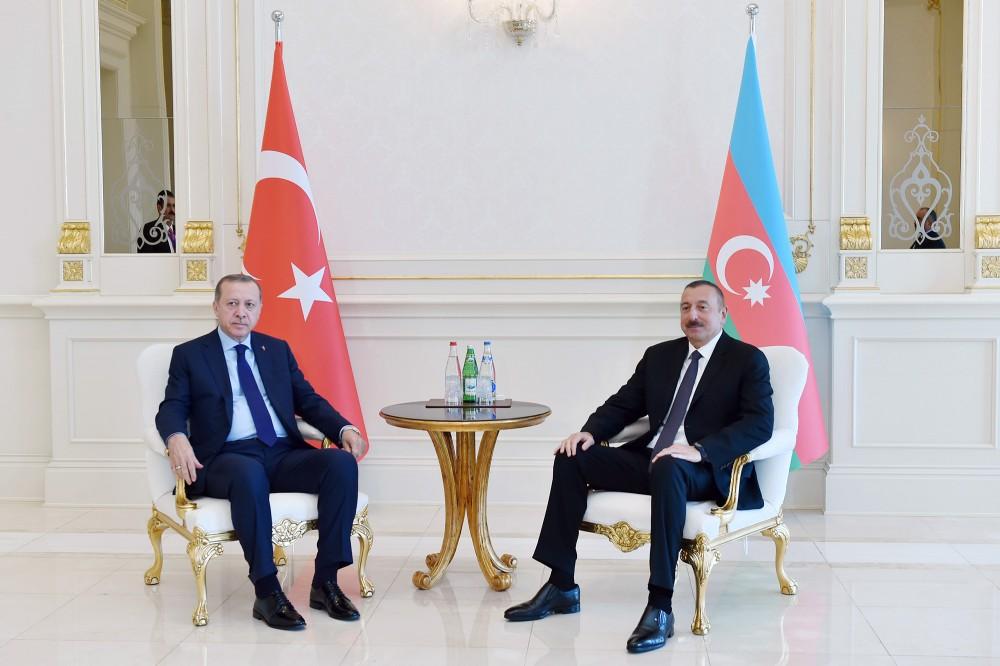 Azərbaycan və Türkiyə prezidentlərinin təkbətək görüşü keçirilib (FOTO) (YENİLƏNİB)