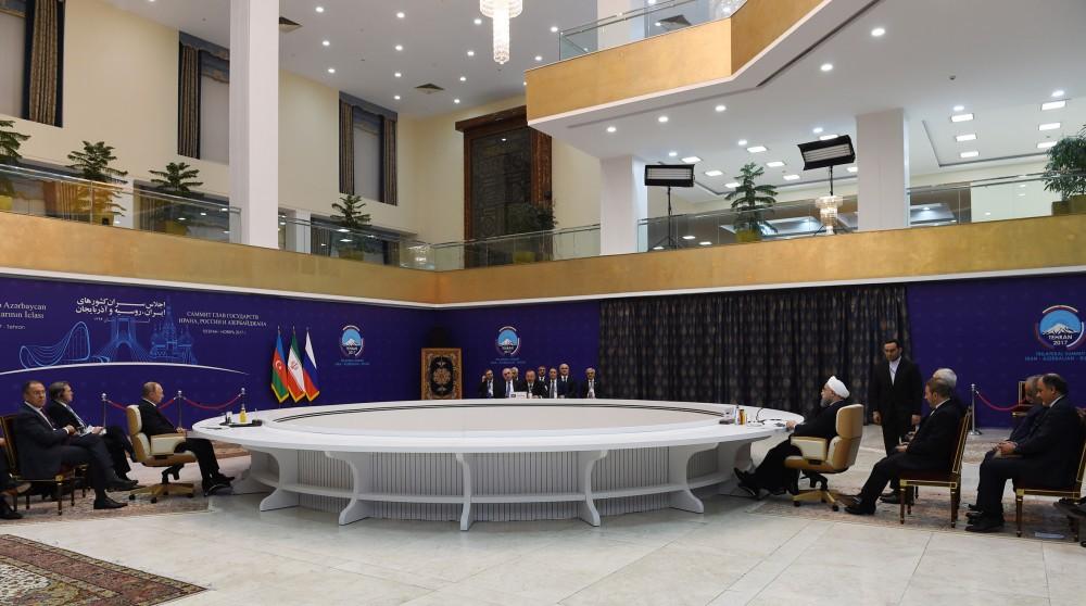 Tehranda Azərbaycan, İran və Rusiya dövlət başçılarının üçtərəfli Zirvə görüşü keçirilib (YENİLƏNİB-3) (FOTO)